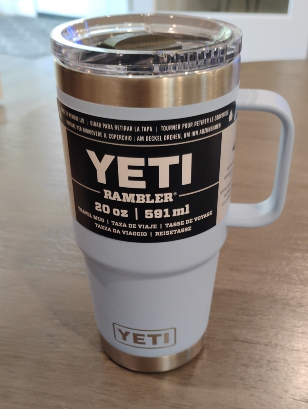 Yeti Rambler 20 oz Travel Mug — Big Sky Blue with Mag Lid